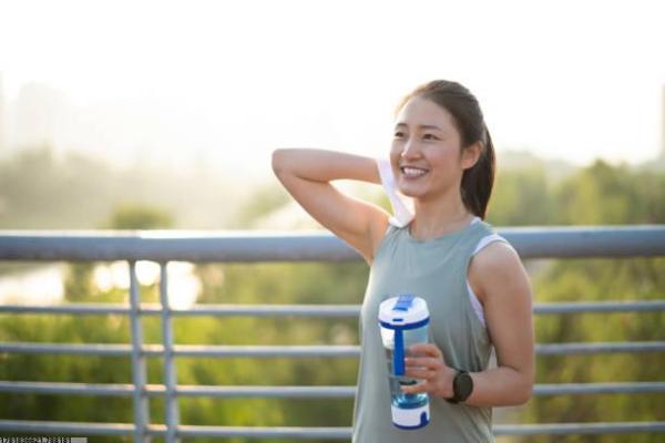 如何设计一份引人注目的体育培训传单？